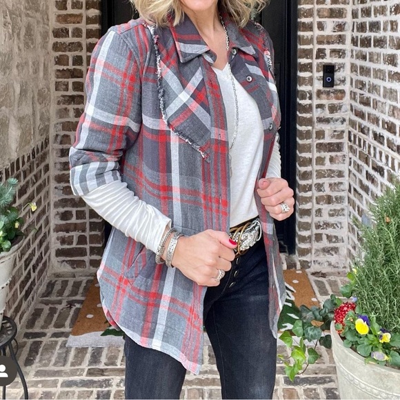 Cabi Tavern Shirt (style 4164) - Picture 10 of 13